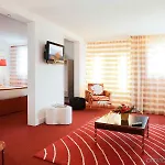 Mercure Palais Des Sports מלון