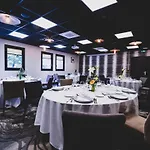 Mercure Palais Des Sports מלון