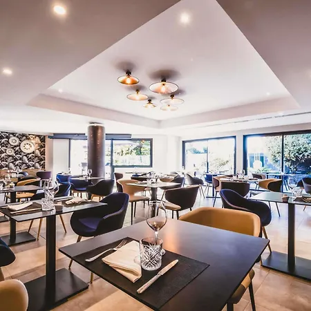 Mercure Palais Des Sports Hotel 4*