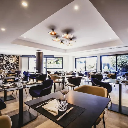 Mercure Palais Des Sports מלון