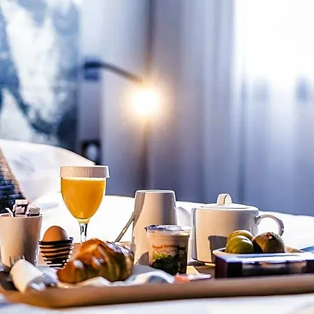 Mercure Palais Des Sports Hotel 4*