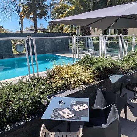 Mercure Palais Des Sports Hotel 4*