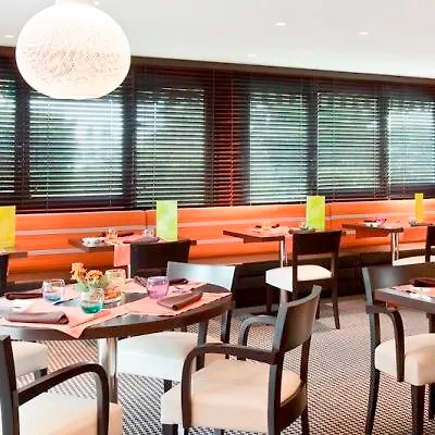 Hotel Mercure Palais Des Sports 4*