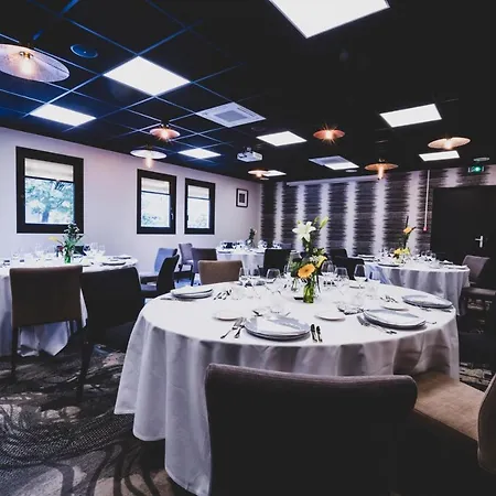 Mercure Palais Des Sports מלון