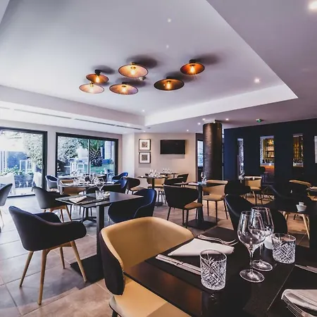 Hotel Mercure Palais Des Sports 4*