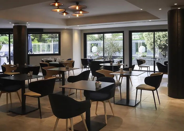 Mercure Palais Des Sports 4*