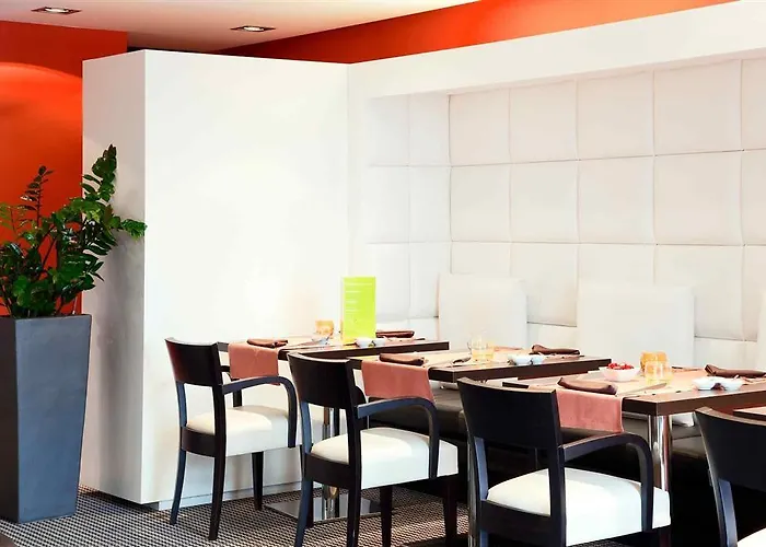 Hotel Mercure Palais Des Sports 4*