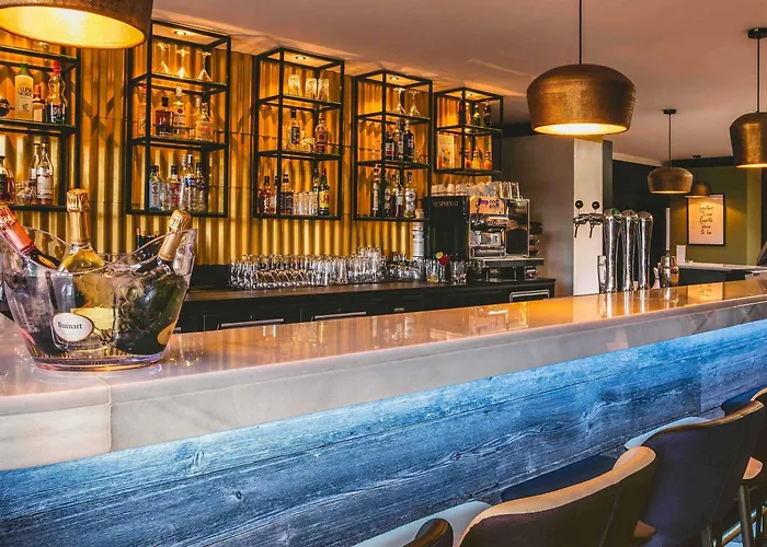 Mercure Palais Des Sports מלון