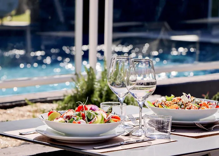 Hotel Mercure Palais Des Sports 4*