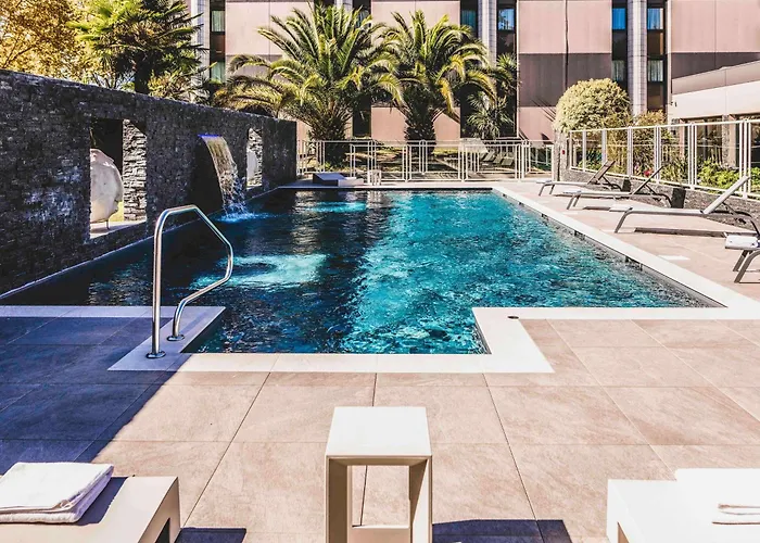 Hotel Mercure Palais Des Sports 4*