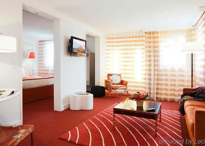 Mercure Palais Des Sports מלון