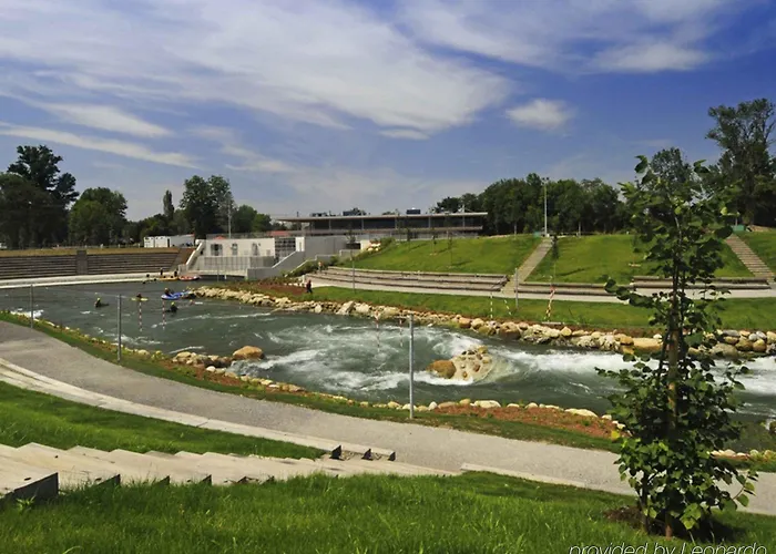 Mercure Palais Des Sports מלון פאו