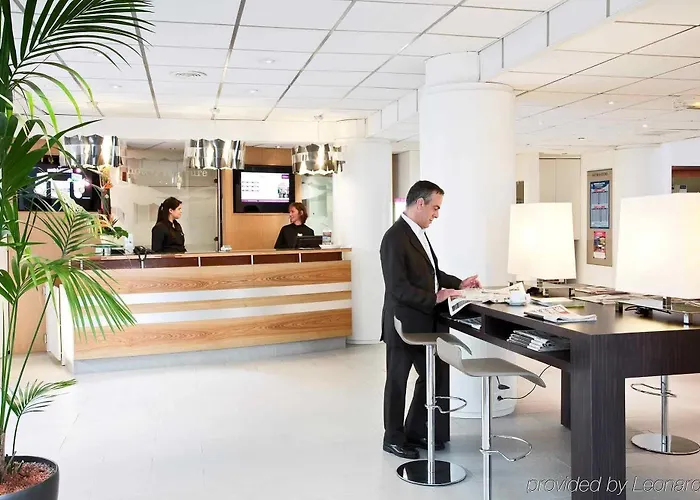 Mercure Palais Des Sports מלון