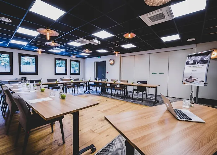 מלון Mercure Palais Des Sports 4*