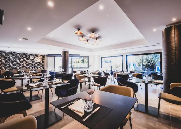 Mercure Palais Des Sports פאו