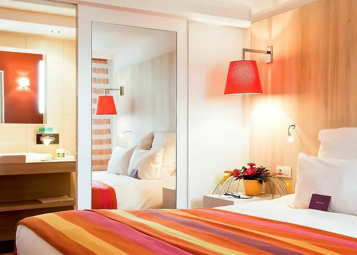 Hotel Mercure Palais Des Sports 4*