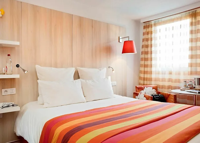 Hotel Mercure Palais Des Sports 4*