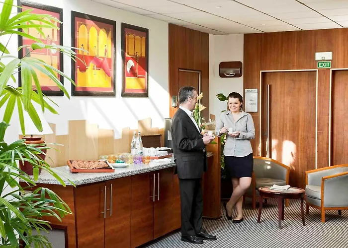 Mercure Palais Des Sports מלון